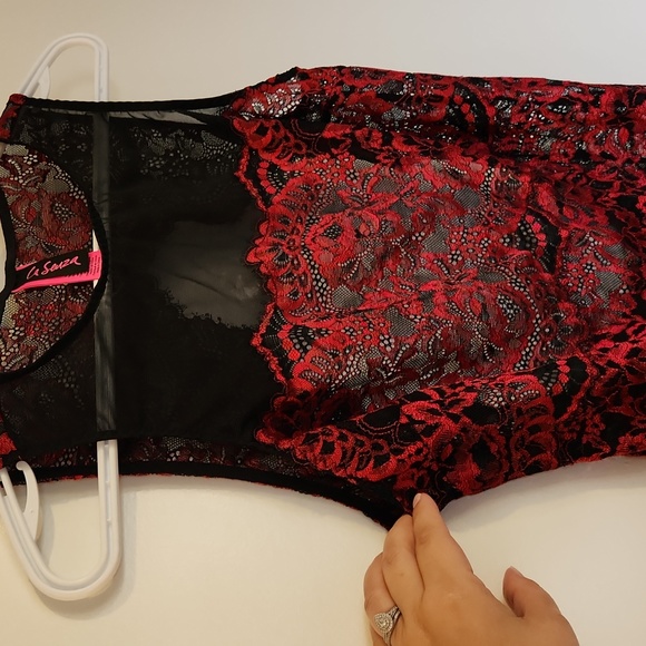 L Black and red lingerie - Picture 2 of 7